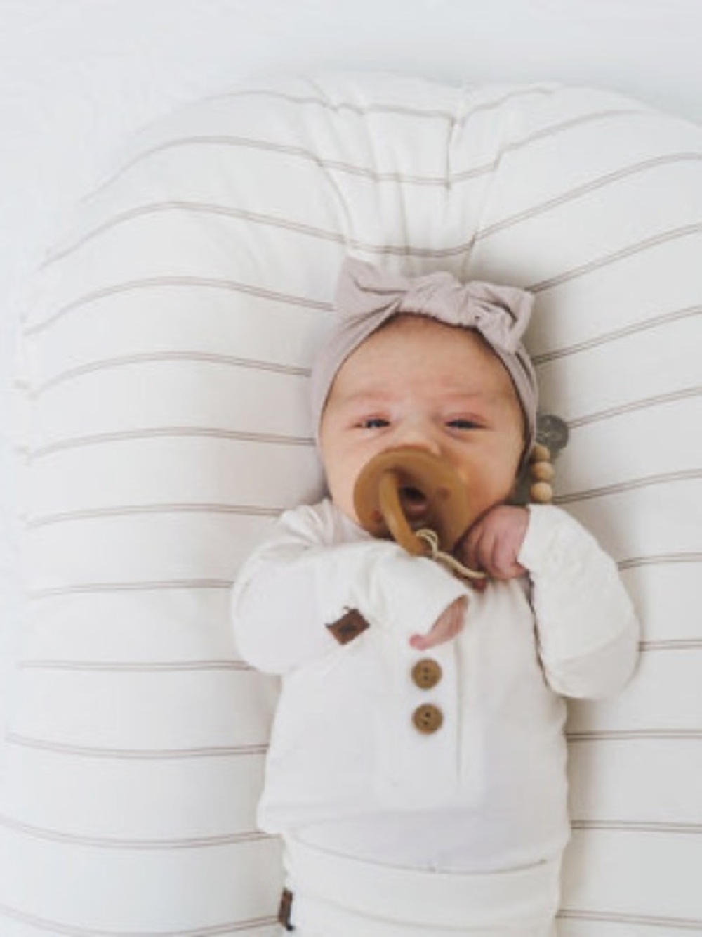 NWT Papillon Bebe Knotted Bow Headband in Fawn - Picture 2 of 2